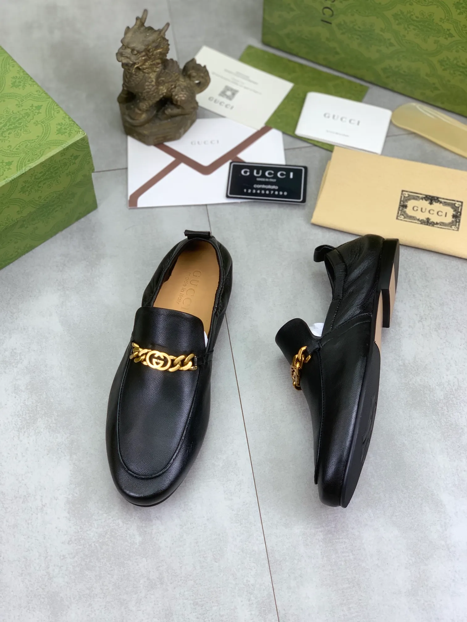 Men's Men's Shoes💰P520💰【New Style】Water-dyed Niuli Gucci's most popular selection of lazy slip-on leather shoes (Gucci) official website latest Gucci lazy leather shoes, hot style 💥 simple and elegant style, exclusive for trendy men. Unique official website latest brand original double G embossing Elements 👑 Original Gucci decoration, fashionable and elegant, fabric original calfskin ✅ fully imported first-layer cowhide lining, official website designated wear-resistant, rubber business outsole, classic model taken at the counter in real life 🎬38-44 black brown optional